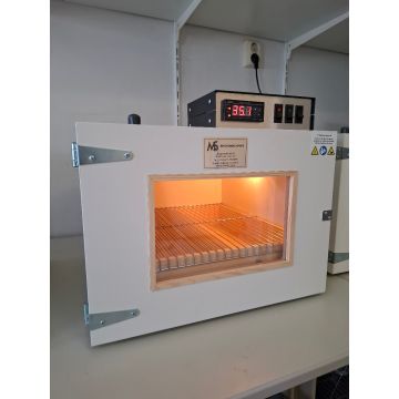 MS80U Showroom model, krasje op ruit