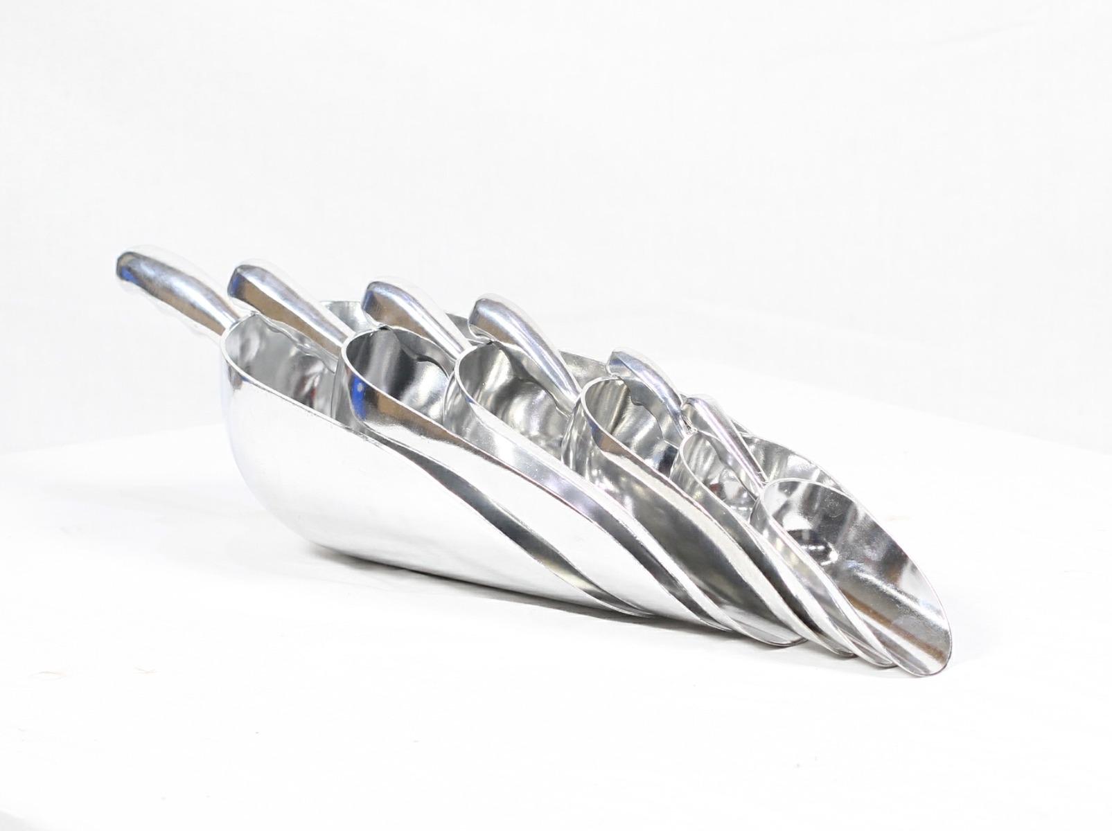 Aluminum feed & measuring scoops